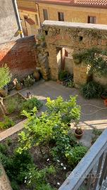 Casa indipendente con giardino