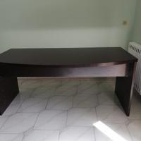 Scrivania in legno per ufficio