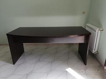 Scrivania in legno per ufficio