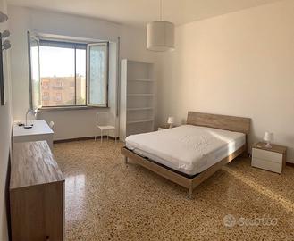 Stanza per ragazze in centro