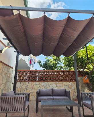 Pergola retraibile della VEVOR. 