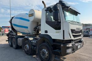 IVECO TRAKKER 500 con betoniera CIFA