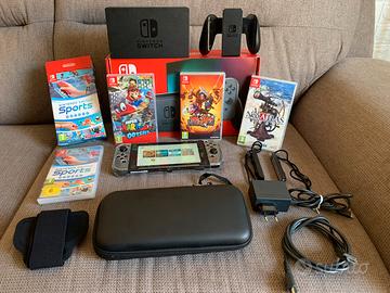 Nintendo Switch grigia e giochi