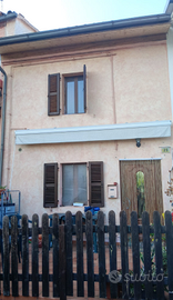 Casina rustica su due piani a Misano Monte