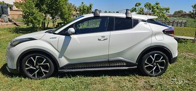 Toyota C‑HR Hybrid 1.8 allestimento Lounge,