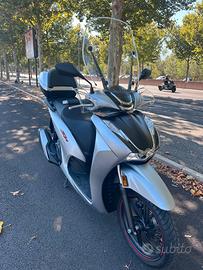 Honda SH 350i Sport (Giugno 2023) – Solo 4.600 km