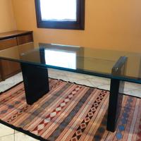 Tavolo in cristallo e legno