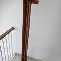 Telaio in legno con binari porta tende