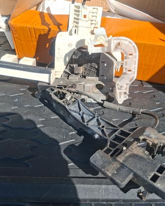 Serratura per Kia oppure Hyundai n. 81310D3010