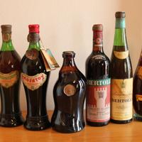 Memorabilia di bottiglie rare da collezione