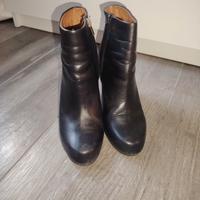 Stivaletti con tacco in vera pelle 