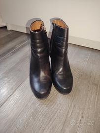 Stivaletti con tacco in vera pelle 