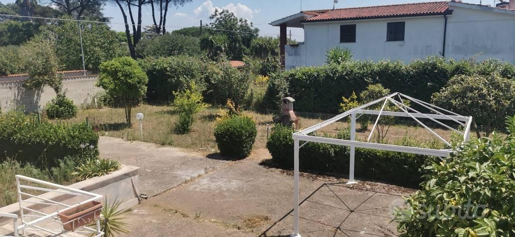 Villa di 370 m² con 5 locali e box auto doppio a A - Vista 4