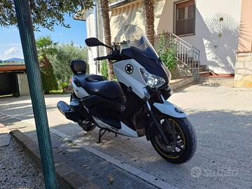 Yamaha X-Max 400