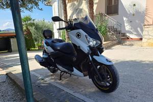 Yamaha X-Max 400
