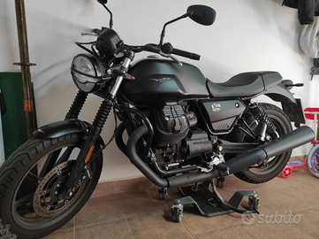 Moto Guzzi V7 Stone come nuova