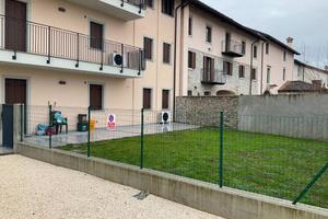 Tricamere biservizi con giardino