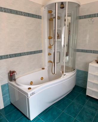 Vasca da bagno con idromassaggio