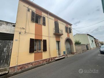 Intero lotto con due case indipendenti