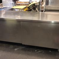Tavolo armadiato INOX