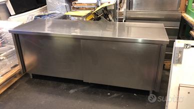 Tavolo armadiato INOX