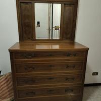 Tavolino, comodini e comó