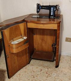 Macchina Da Cucire Necchi Vintage Perfettamente Fu