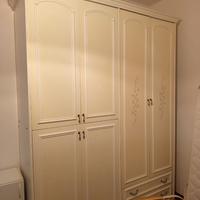 armadio e cassettone colore bianco a SANTA MARINEL