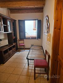 Intera palazzina divisa in due appartamenti