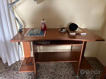 Scrivania porta pc