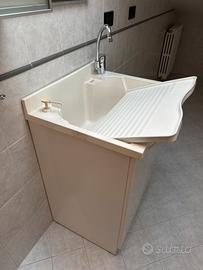 Lavatoio bianco