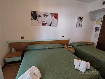Camera da letto tripla con angolo cottura 