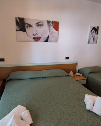 Camera da letto tripla con angolo cottura 
