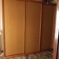 Armadio con ante scorrevoli 