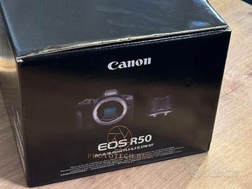 Canon EOS R50 APS-C Mirrorless + RF-S 18-45mm