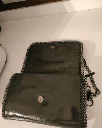 Borsa nera con catena