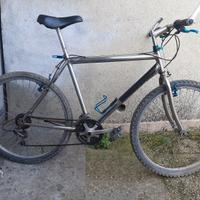 bici mountain bike in alluminio