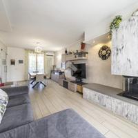 VILLA A SCHIERA A MARANELLO