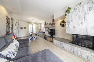 VILLA A SCHIERA A MARANELLO