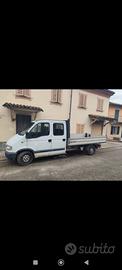 Nissan movano