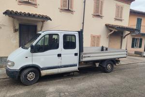 Nissan movano