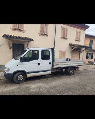 Nissan movano