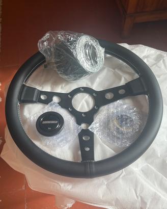 Volante in pelle con mozzo