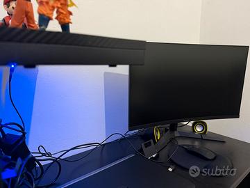Scrivania Gaming+Monitor gaming curvo 27”