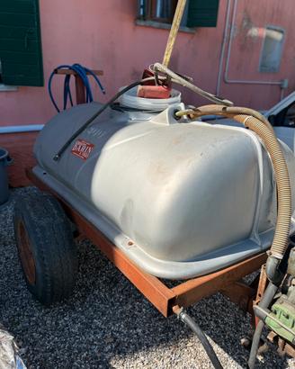Atomizzatore 800 litri da traino usato