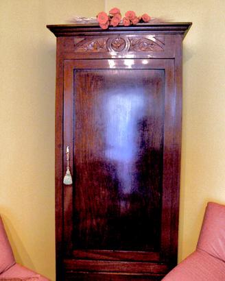 Armadio antico “Pot Cupboard”