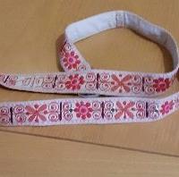 Cintura in stoffa con fiori ricamati rossi