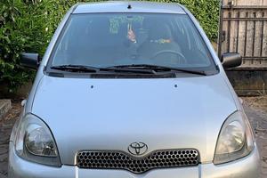 Toyota Yaris 1.0 benzina anno 2001