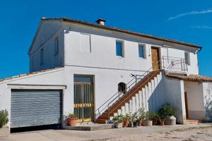 Casale con 1 ettaro di terreno agricolo