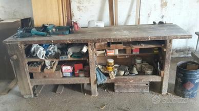 MATERIALE FALEGNAMERIA IN CHIUSURA